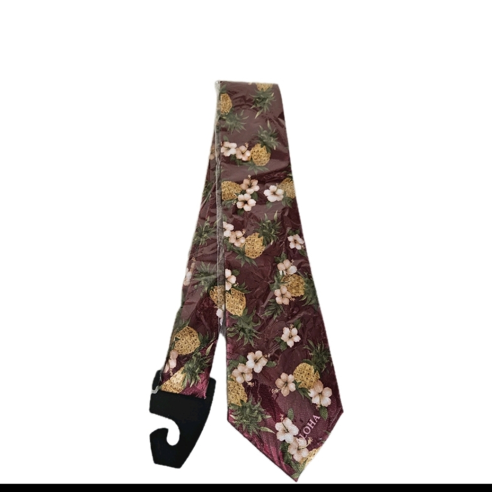 Hilo Hattie Hawaii Men's Tie Multi-color Floral Tropical Pineapples and Hibiscus
